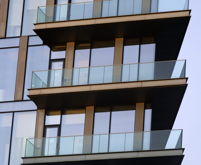 modern-buildings-at-porta-nuova-milan-2025-01-09-07-56-51-utc (1)